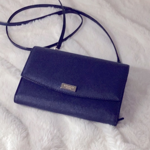 ⭐️ Make Me An Offer ⭐️ Kate Spade Wallet/Crossbody. - Picture 2 of 11